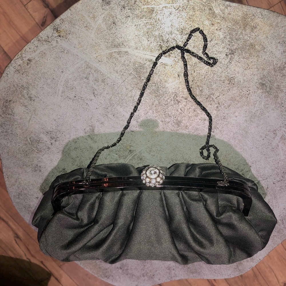 Clutch purse black with beautiful rhinestone hardware closure w chain strap - Picture 6 of 7
